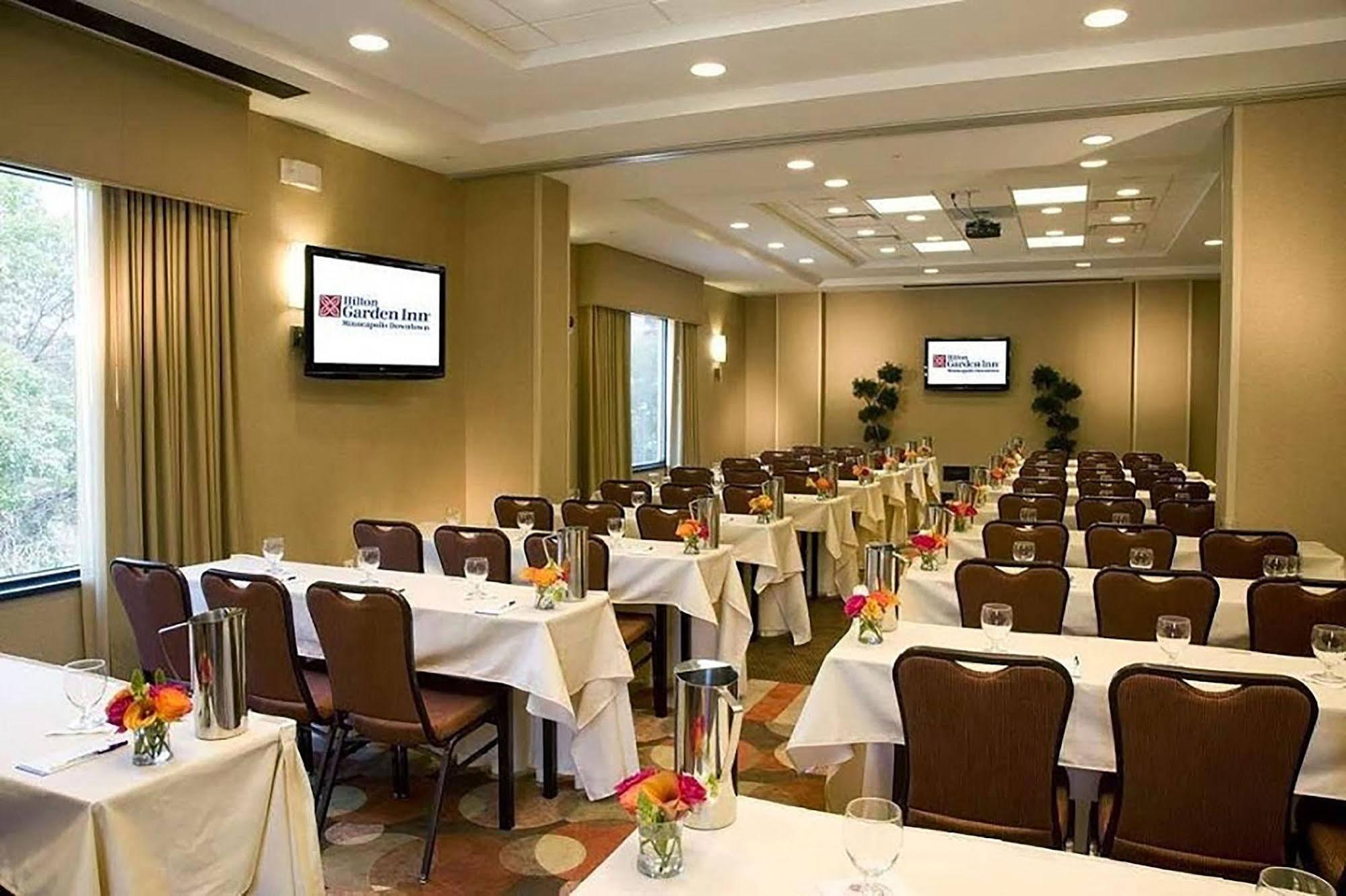 Hilton Garden Inn Minneapolis Downtown Екстериор снимка